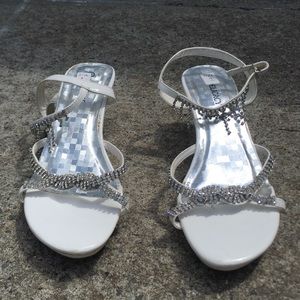 💚💙white ankle strap heels💙💚